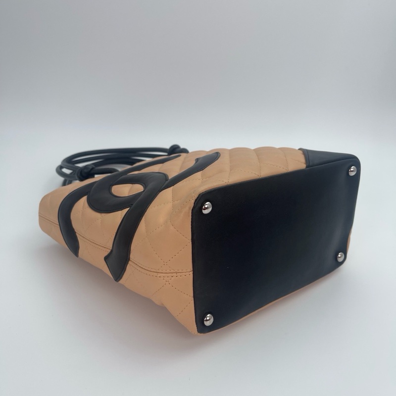 「JL 精品代購」  香奈兒奶茶色拼黑色康鵬菜籃子小號-8