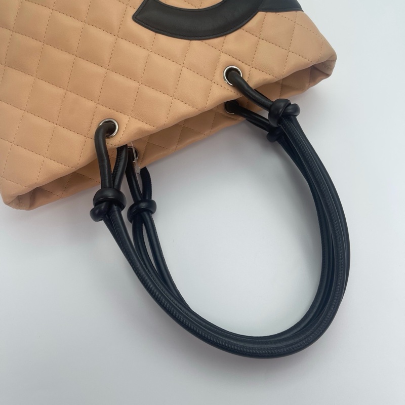 「JL 精品代購」  香奈兒奶茶色拼黑色康鵬菜籃子小號-10