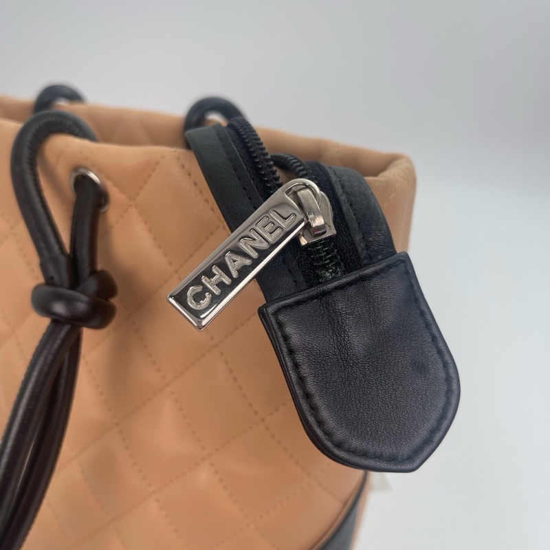 「JL 精品代購」  香奈兒奶茶色拼黑色康鵬菜籃子小號-12