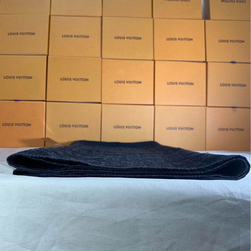 ‼️全台最甜 全新未用 Gucci 古馳 黑灰老花滿版雙色 圍巾披肩-6