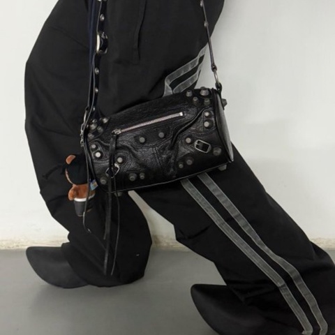 BALENCIAGA 新款 le Cagole 黑色 肩背包 斜背包 側背包 圓筒包全新購入67900   割愛42900 有防塵套紙袋