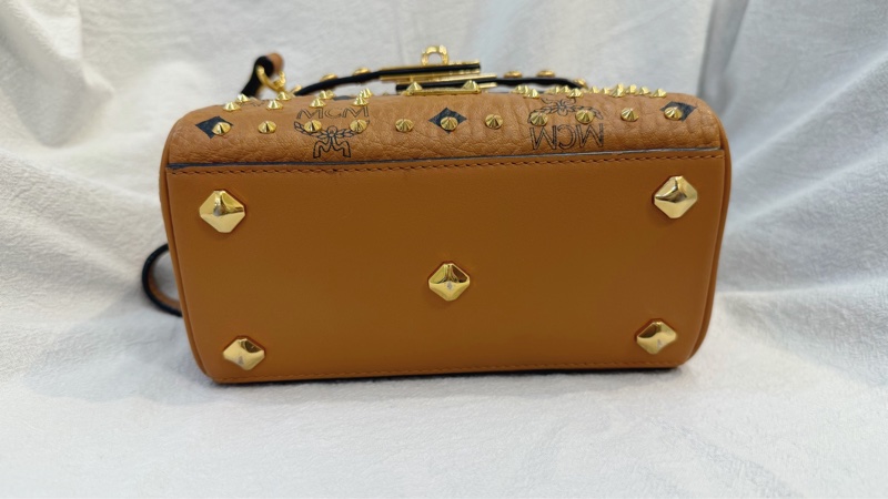MCM鉚釘水鑽手提斜背兩用包-7