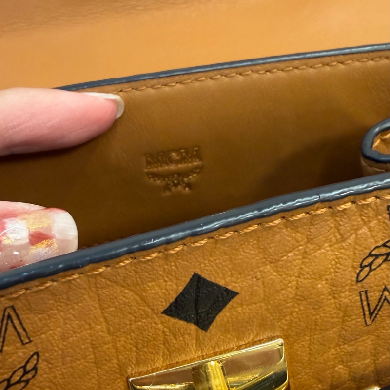 MCM鉚釘水鑽手提斜背兩用包-13