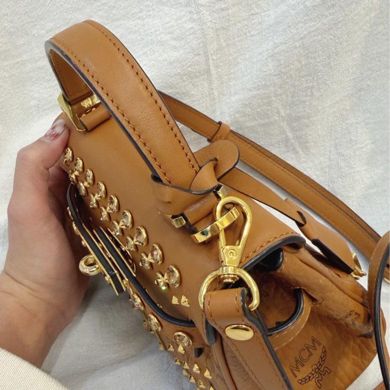 MCM鉚釘水鑽手提斜背兩用包-15