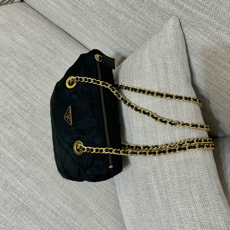 新上架🖤PRADA降落傘流浪托特包中號25尺寸🖤有防塵袋/流浪包/托特包/鏈條包/肩背包/斜背包-1