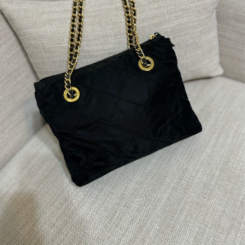 新上架🖤PRADA降落傘流浪托特包中號25尺寸🖤有防塵袋/流浪包/托特包/鏈條包/肩背包/斜背包-18