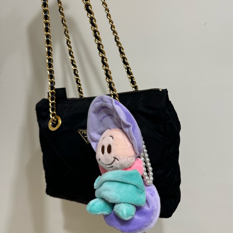 已售出❗️下殺最低價不留❤️‍🔥有entrupy鑑定證明❤️‍🔥新上架🖤9新✨PRADA降落傘流浪托特包中號25尺寸🖤有防塵袋/送娃娃吊飾/流浪包/托特包/鏈條包/肩背包/斜背包/側背包/Prada尼龍布包/詳情參考內文-6