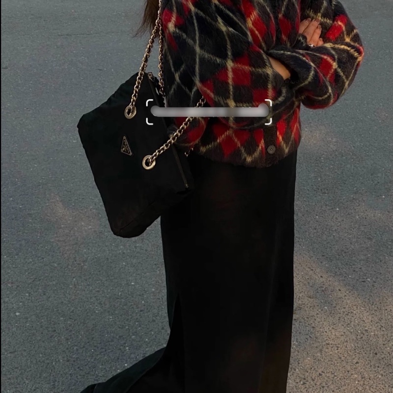 已售出❗️下殺最低價不留❤️‍🔥有entrupy鑑定證明❤️‍🔥新上架🖤9新✨PRADA降落傘流浪托特包中號25尺寸🖤有防塵袋/送娃娃吊飾/流浪包/托特包/鏈條包/肩背包/斜背包/側背包/Prada尼龍布包/詳情參考內文-72