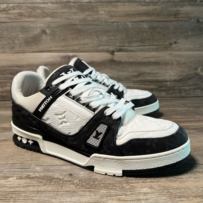 LV trainer Louis VUITTON 黑白牛仔 熊貓  42.5碼，97新-1