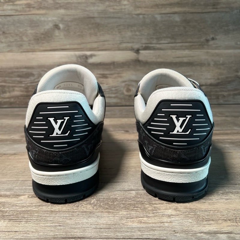 LV trainer Louis VUITTON 黑白牛仔 熊貓  42.5碼，97新-3