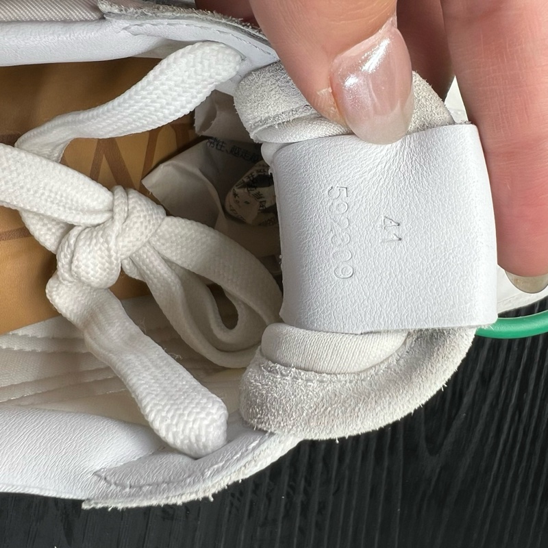 98新羅意威 flow runner白 碼數 41 塵袋-3