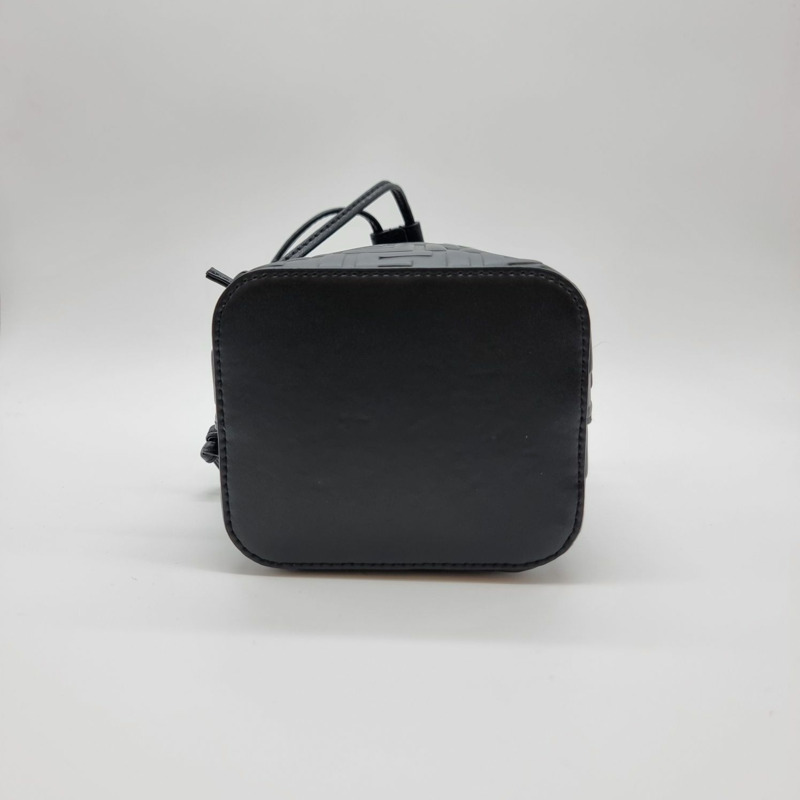 【包稅】FENDI [迷你]蒙特勒水桶包 黑色-4
