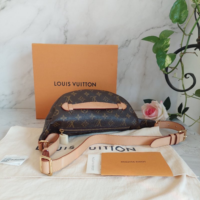 LV M43644 Bumbag🌈現品實拍 🌈Monogram老花字紋 腰包 斜背包 胸口包-8