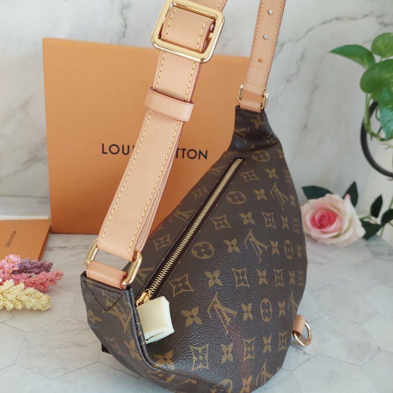 LV M43644 Bumbag🌈現品實拍 🌈Monogram老花字紋 腰包 斜背包 胸口包-51