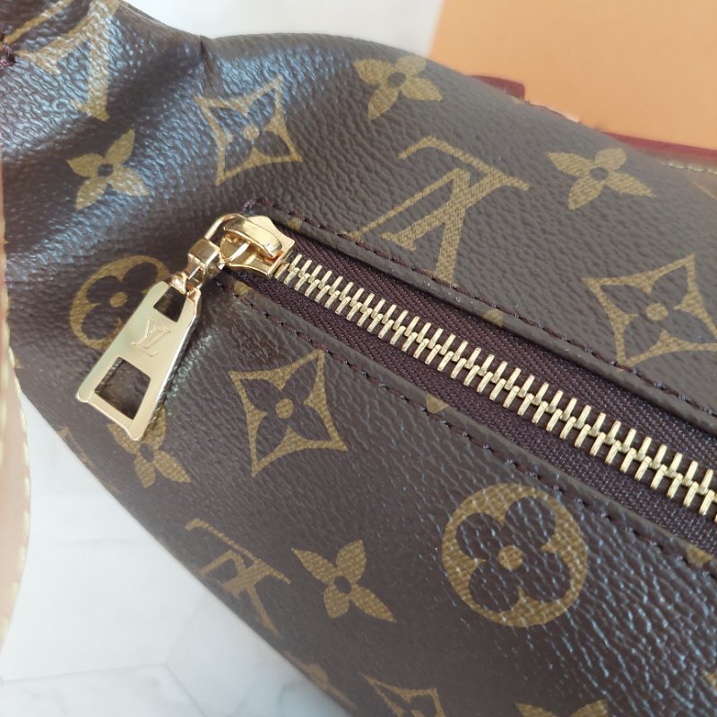 LV M43644 Bumbag🌈現品實拍 🌈Monogram老花字紋 腰包 斜背包 胸口包-67