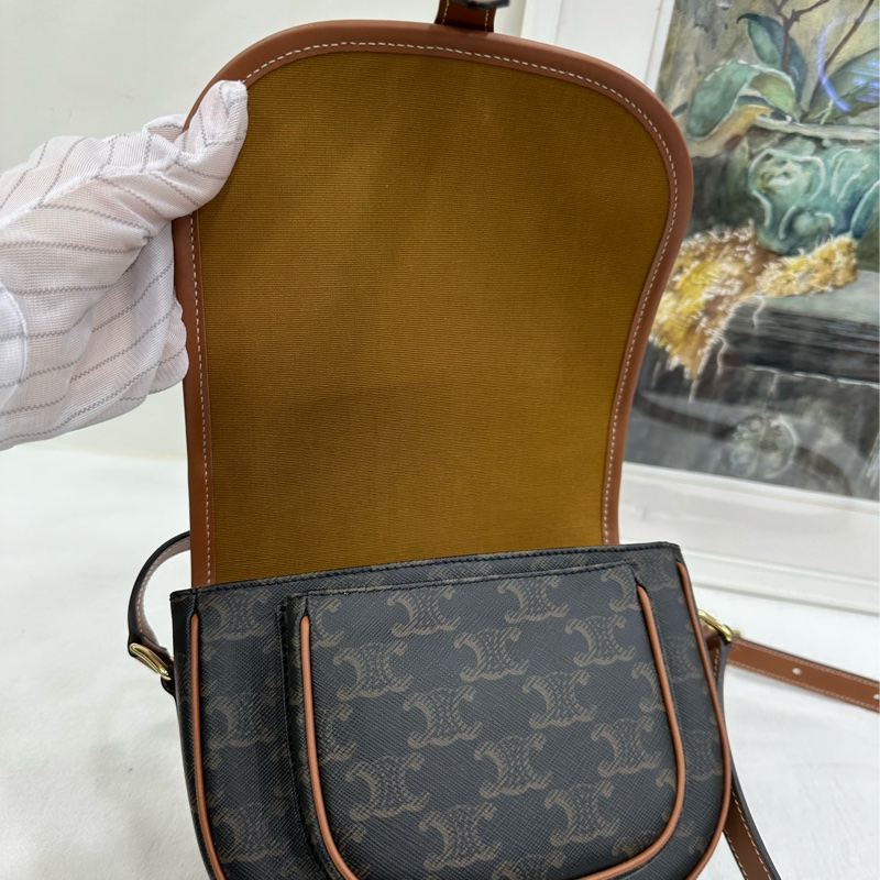 CELINE賽琳 Folco凱旋門老花拼棕色牛皮馬鞍斜背包 中號，編碼：22年-7