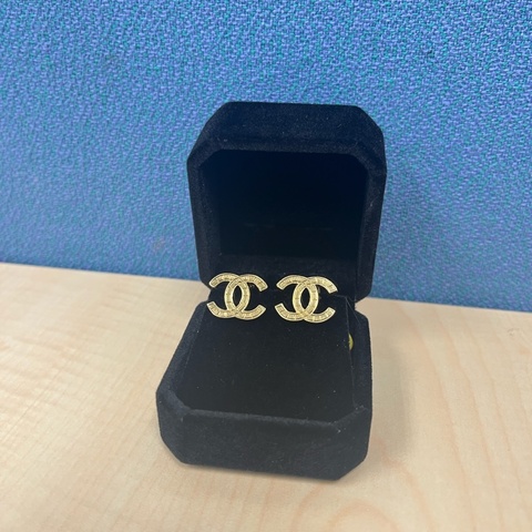 Chanel金方格logo夾式耳環