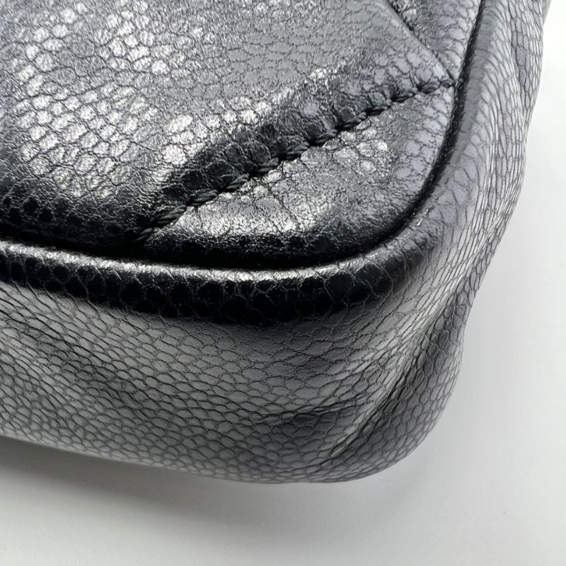 香奈兒 CF 魚子醬牛皮黑銀單肩斜背兩用包-11