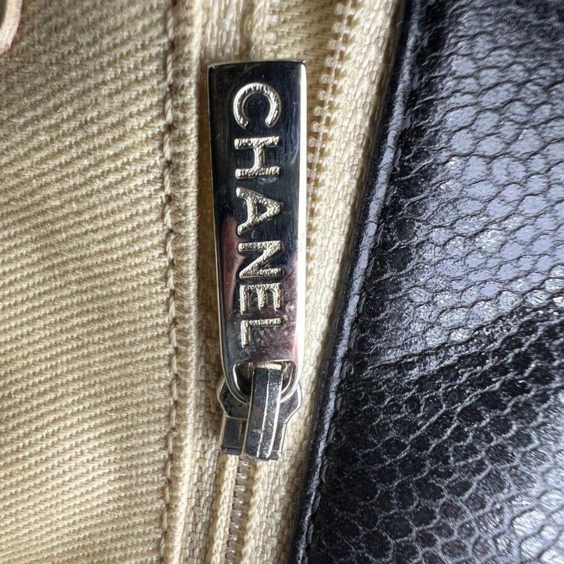 香奈兒 CF 魚子醬牛皮黑銀單肩斜背兩用包-22