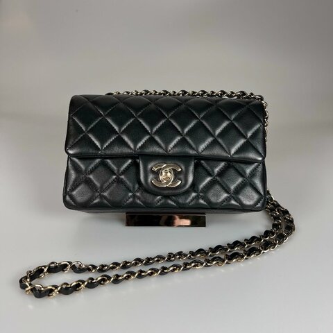 全新品 CHANEL A69900 黑羊皮淡金釦CF20