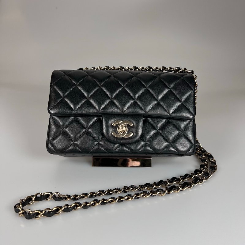 全新品 CHANEL A69900 黑羊皮淡金釦CF20-0