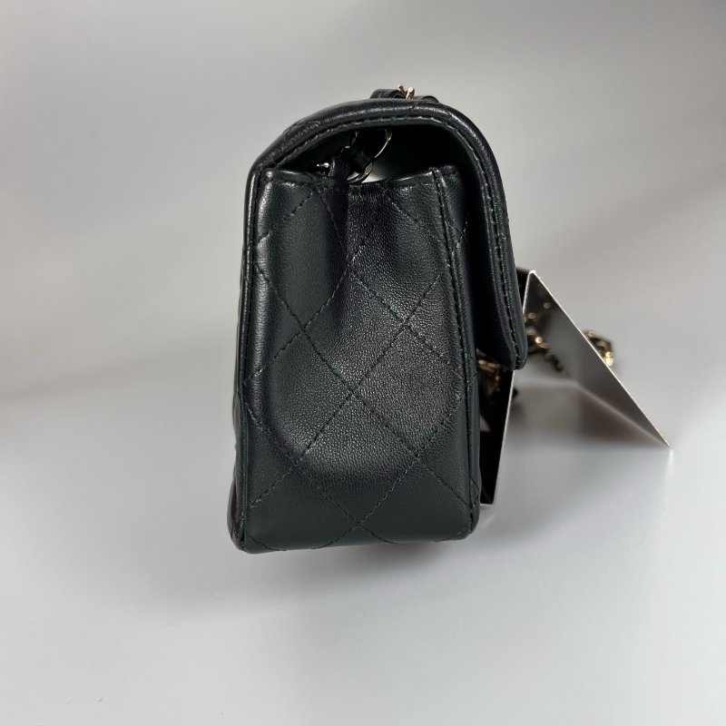 全新品 CHANEL A69900 黑羊皮淡金釦CF20-2