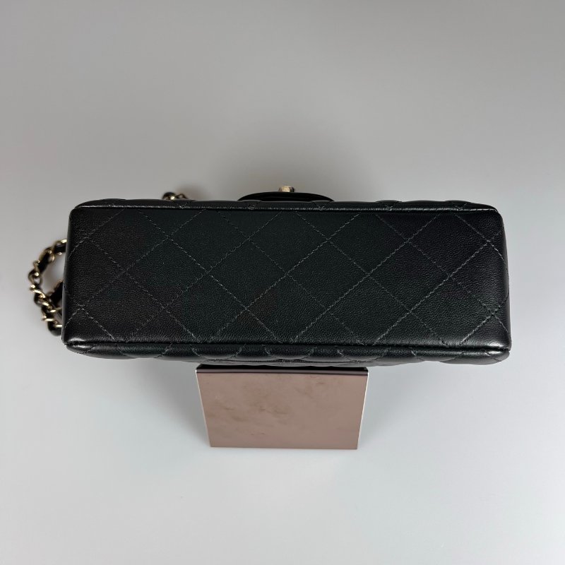 全新品 CHANEL A69900 黑羊皮淡金釦CF20-4