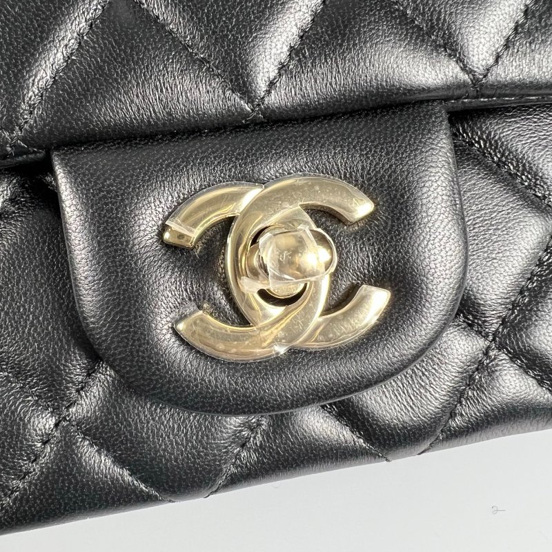 全新品 CHANEL A69900 黑羊皮淡金釦CF20-8