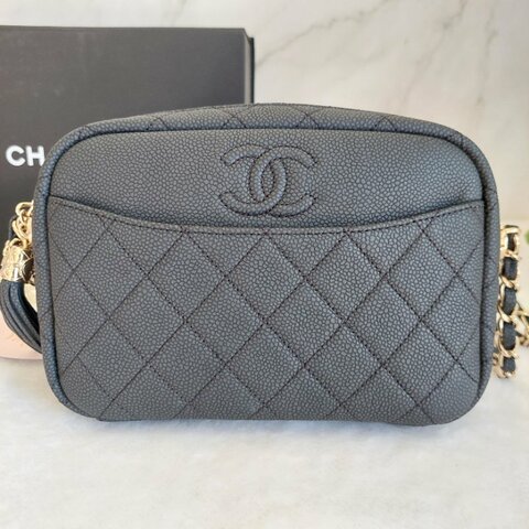 CHANEL(近新) 小牛皮及金色金屬 18B🌈現品實拍 🌈   Shoulder Bag金扣鏈帶肩背/斜背包