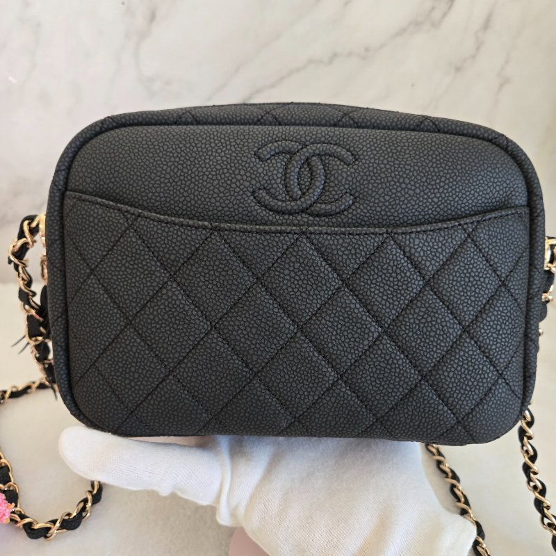 CHANEL(近新) 小牛皮及金色金屬 18B🌈現品實拍 🌈 Shoulder Bag金扣鏈帶肩背/斜背包-1