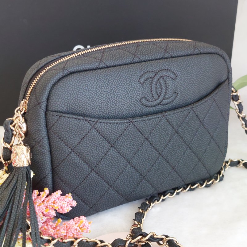 CHANEL(近新) 小牛皮及金色金屬 18B🌈現品實拍 🌈 Shoulder Bag金扣鏈帶肩背/斜背包-9