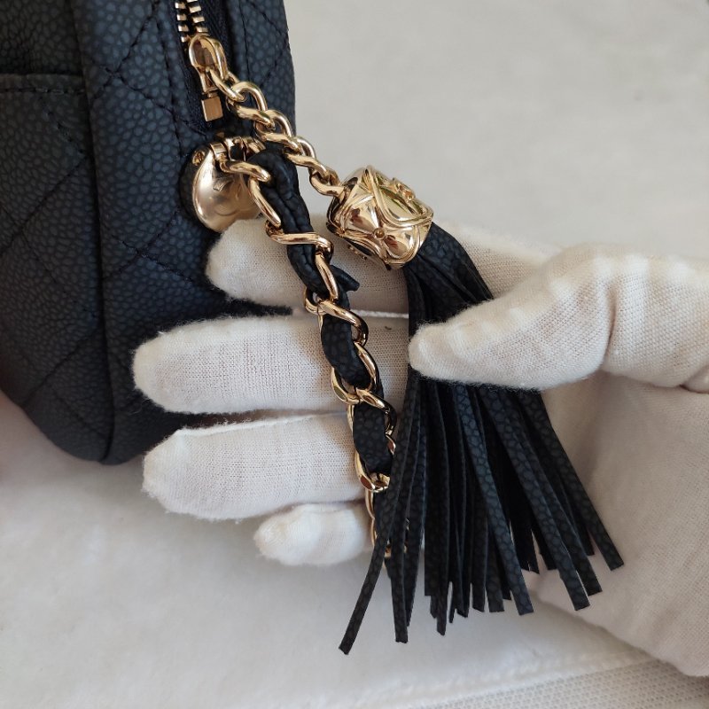 CHANEL(近新) 小牛皮及金色金屬 18B🌈現品實拍 🌈 Shoulder Bag金扣鏈帶肩背/斜背包-13