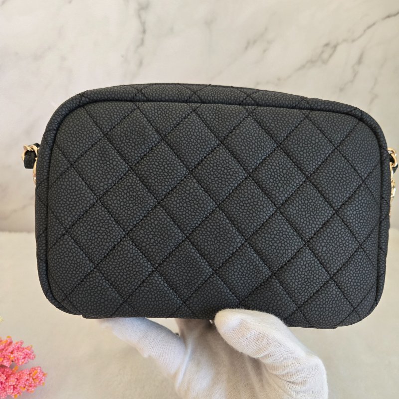 CHANEL(近新) 小牛皮及金色金屬 18B🌈現品實拍 🌈 Shoulder Bag金扣鏈帶肩背/斜背包-15