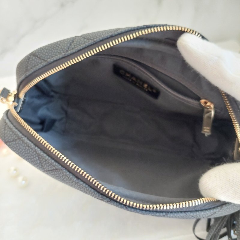 CHANEL(近新) 小牛皮及金色金屬 18B🌈現品實拍 🌈 Shoulder Bag金扣鏈帶肩背/斜背包-30
