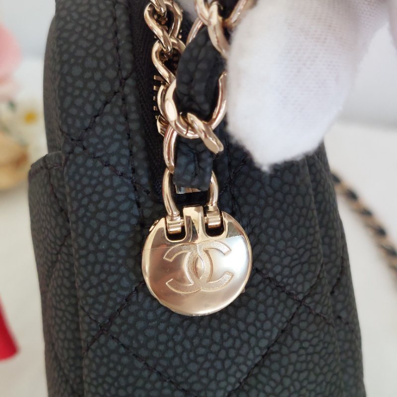 CHANEL(近新) 小牛皮及金色金屬 18B🌈現品實拍 🌈 Shoulder Bag金扣鏈帶肩背/斜背包-46