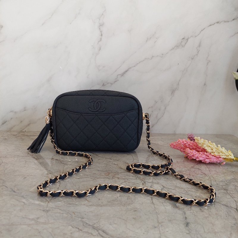 CHANEL(近新) 小牛皮及金色金屬 18B🌈現品實拍 🌈 Shoulder Bag金扣鏈帶肩背/斜背包-47