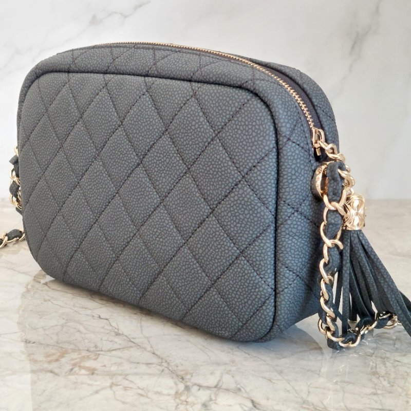 CHANEL(近新) 小牛皮及金色金屬 18B🌈現品實拍 🌈 Shoulder Bag金扣鏈帶肩背/斜背包-60