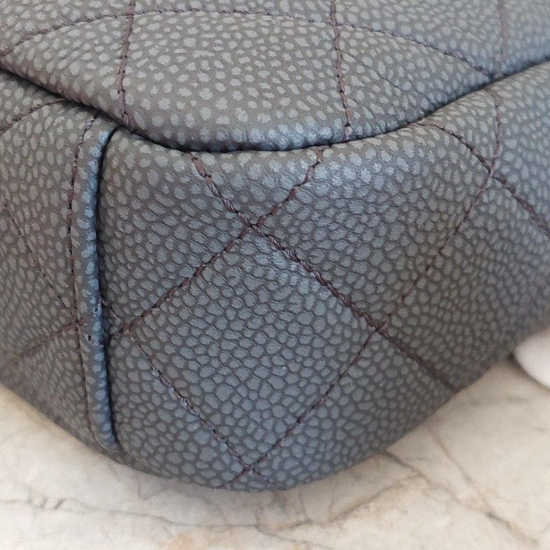CHANEL(近新) 小牛皮及金色金屬 18B🌈現品實拍 🌈 Shoulder Bag金扣鏈帶肩背/斜背包-63