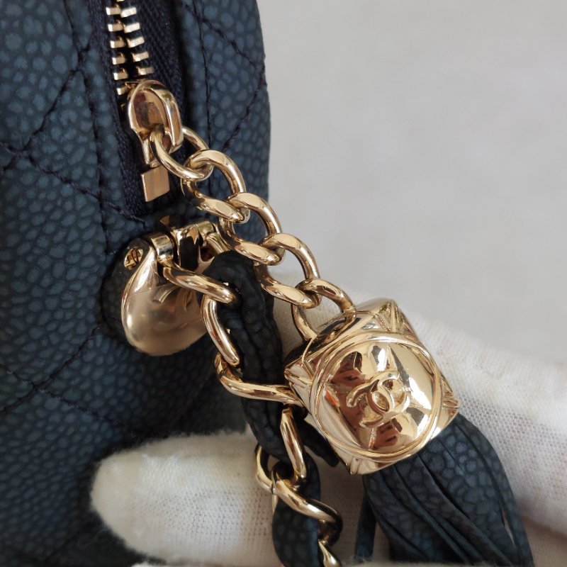CHANEL(近新) 小牛皮及金色金屬 18B🌈現品實拍 🌈 Shoulder Bag金扣鏈帶肩背/斜背包-66