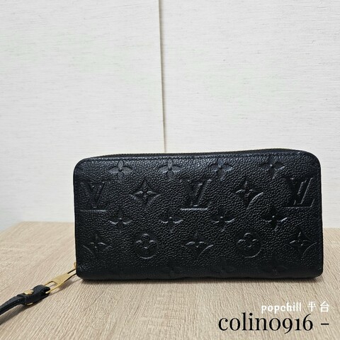 [專櫃價5折甜出❣️耐看好物看到別猶豫！] LV黑壓紋金釦拉鏈長夾