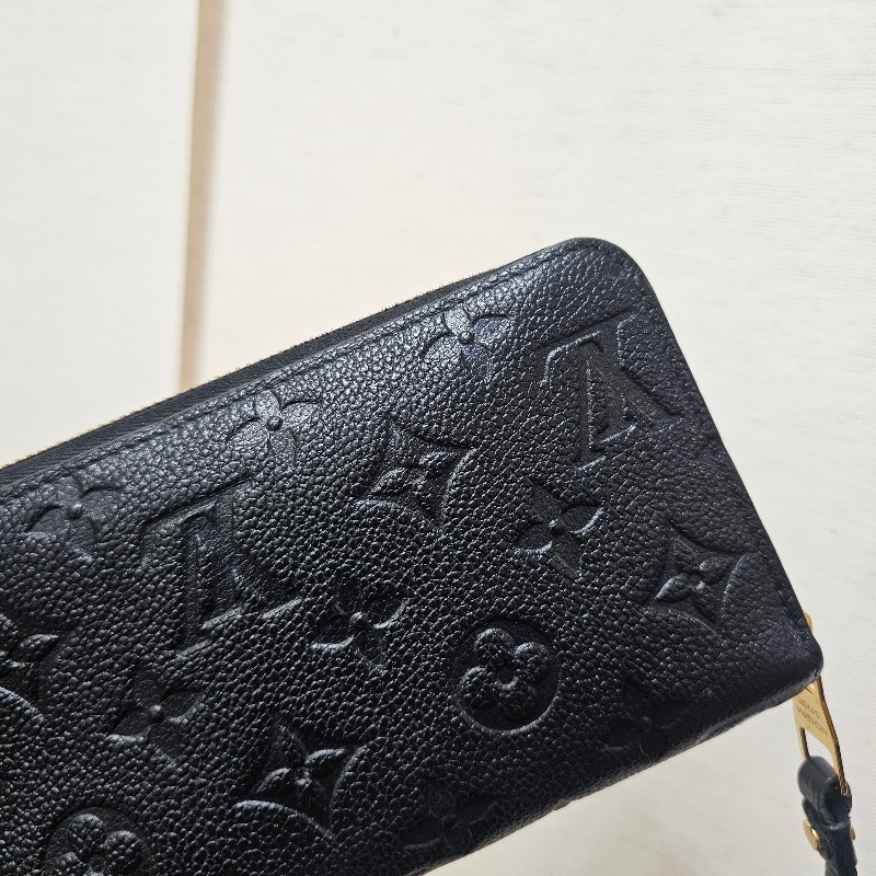 [專櫃價5折甜出❣️耐看好物看到別猶豫！] LV黑壓紋金釦拉鏈長夾-5