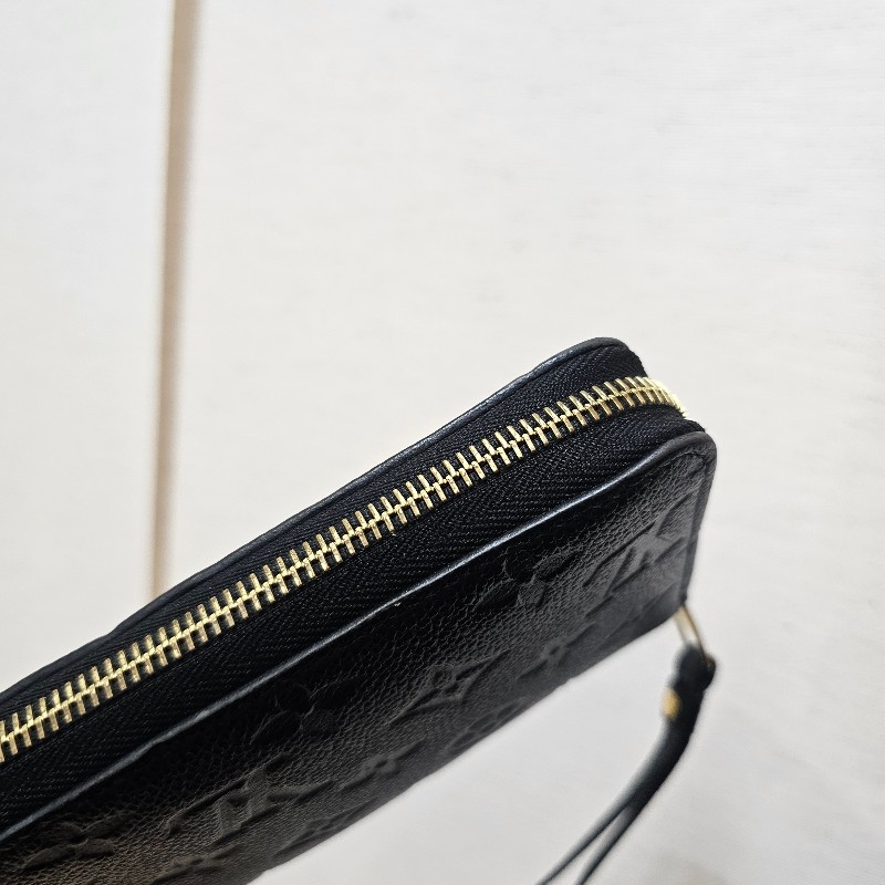 [專櫃價5折甜出❣️耐看好物看到別猶豫！] LV黑壓紋金釦拉鏈長夾-6