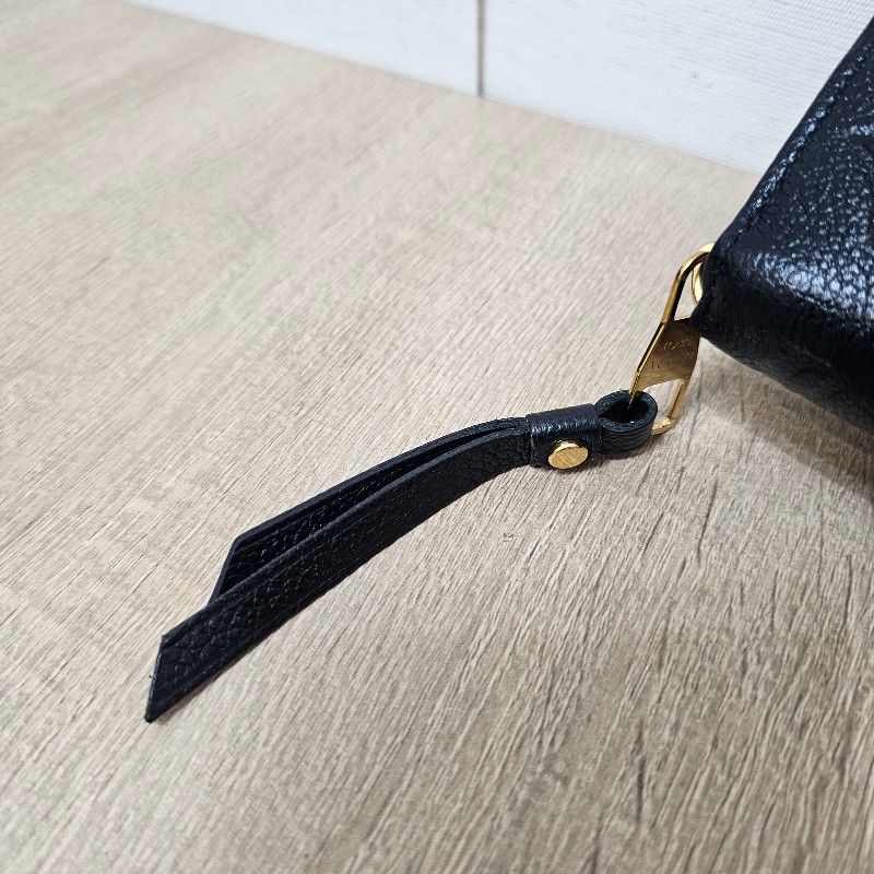 [專櫃價5折甜出❣️耐看好物看到別猶豫！] LV黑壓紋金釦拉鏈長夾-7