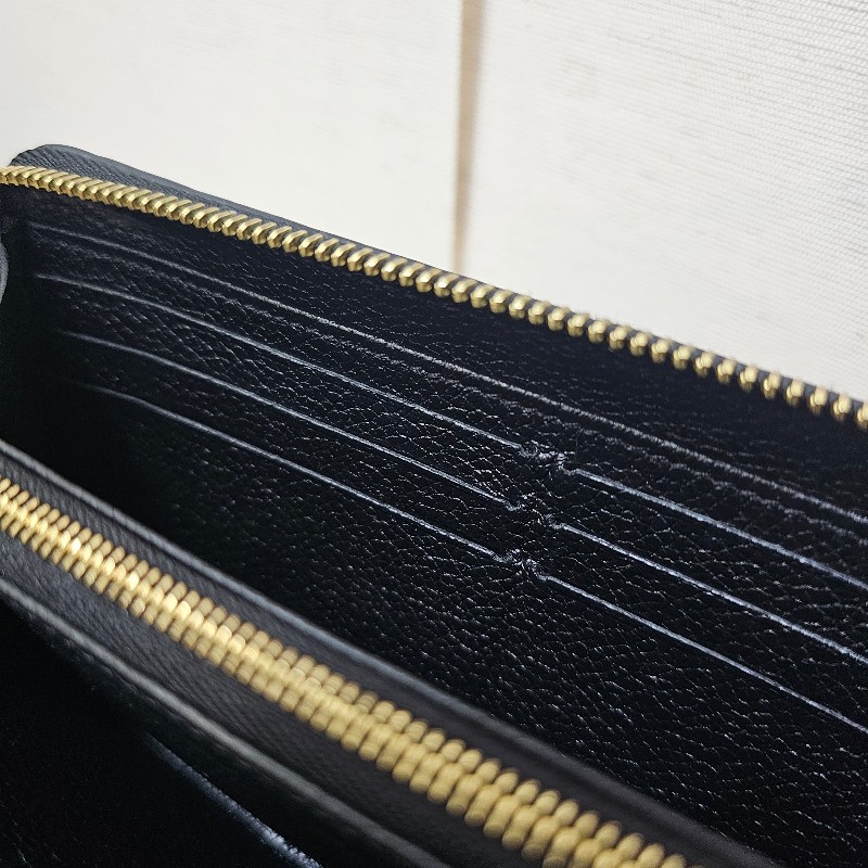 [專櫃價5折甜出❣️耐看好物看到別猶豫！] LV黑壓紋金釦拉鏈長夾-17