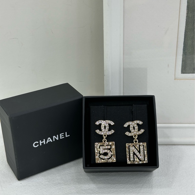 Chanel B22 雙C水鑽耳環 5N不對稱款 熱門款吊墜耳環 百搭不挑人-0