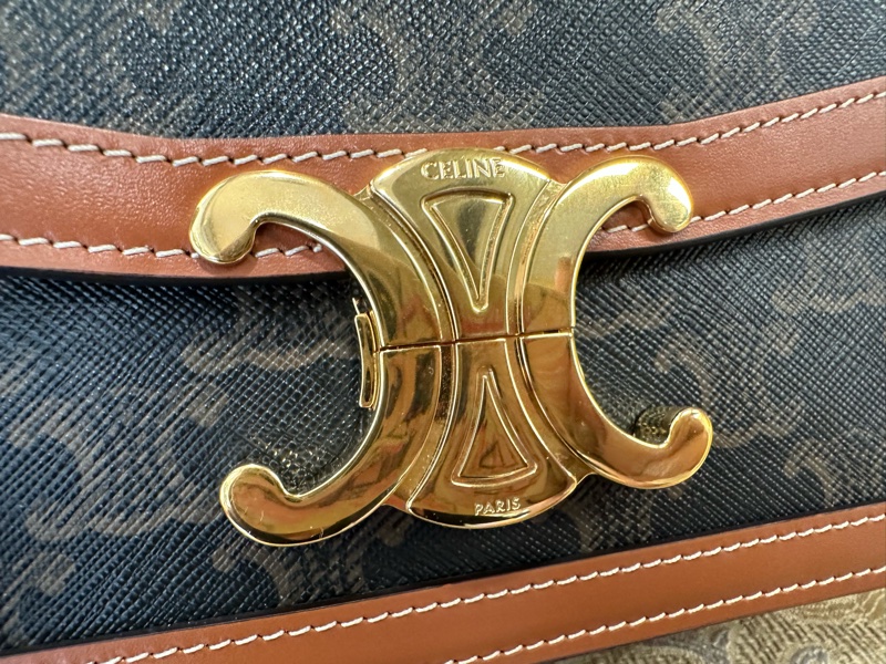 Celine PVC咖牛皮金釦Teen Triomphe下蓋斜背包 188882BZ4.04LU-8