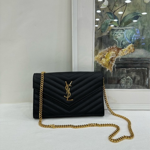 YSL聖羅蘭黑金信封包，經典荔枝紋牛皮，金色鏈條肩帶，單肩斜挎都可以，容量日常夠用