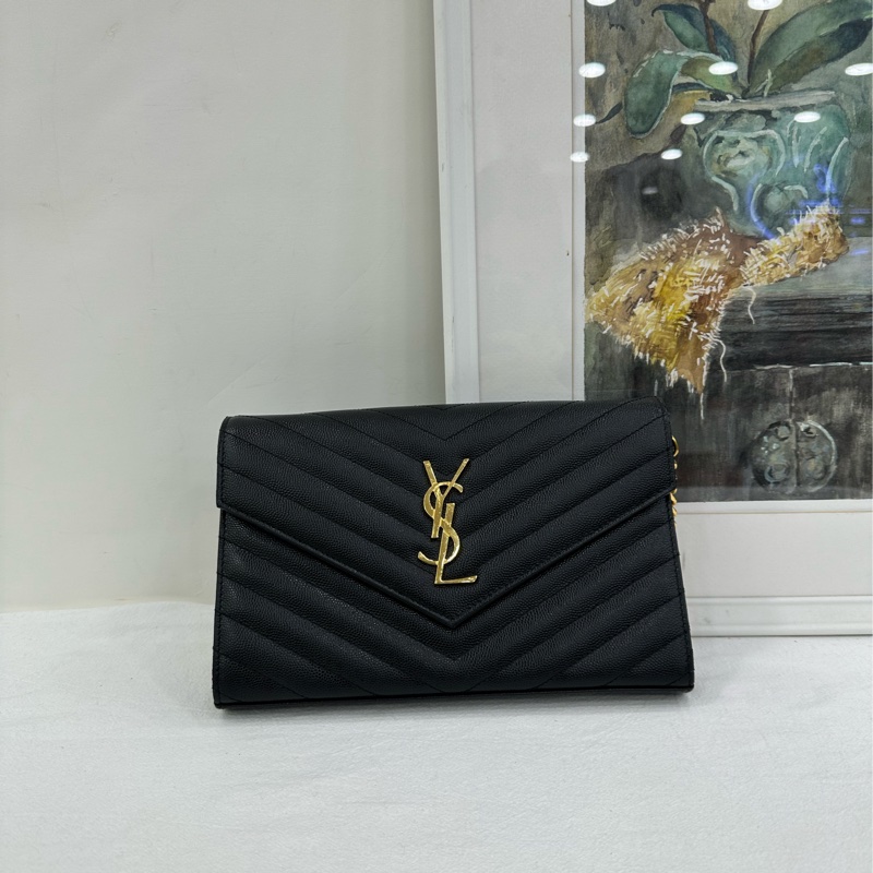 YSL聖羅蘭黑金信封包，經典荔枝紋牛皮，金色鏈條肩帶，單肩斜挎都可以，容量日常夠用-1
