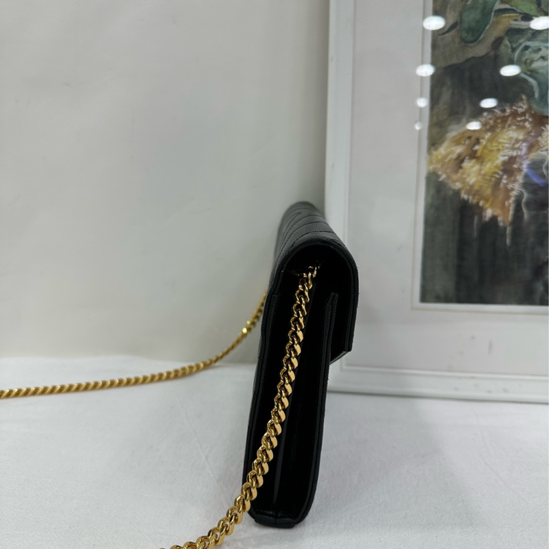 YSL聖羅蘭黑金信封包，經典荔枝紋牛皮，金色鏈條肩帶，單肩斜挎都可以，容量日常夠用-4