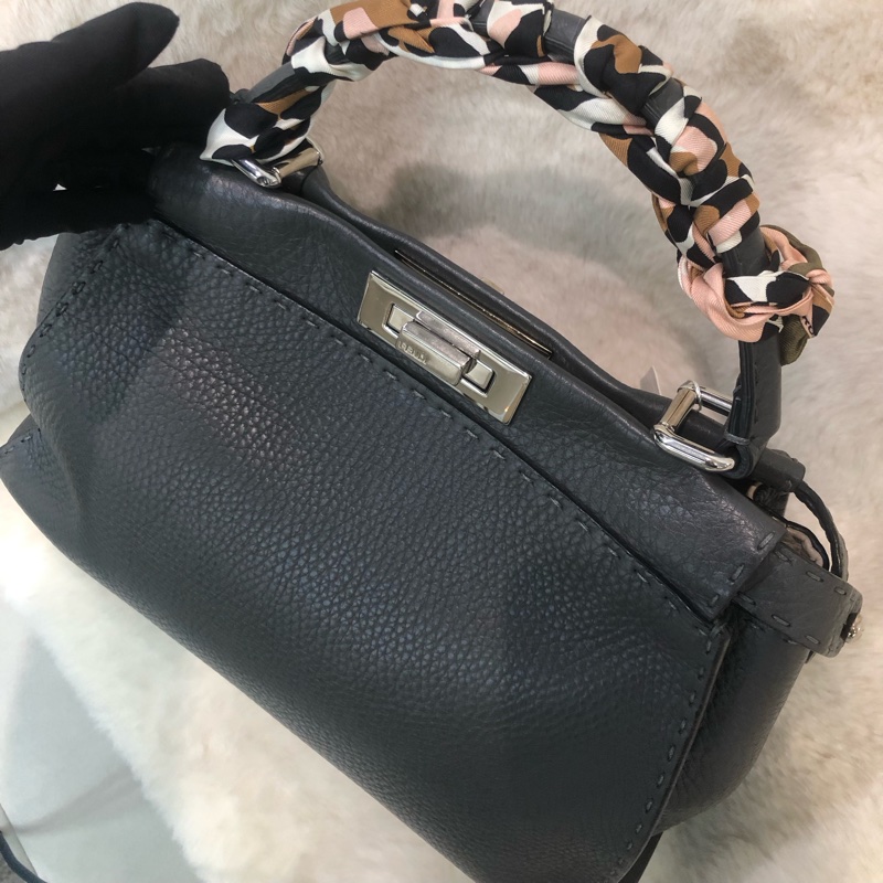 FENDI Peekaboo 灰色中號連絲帶 XC166-5